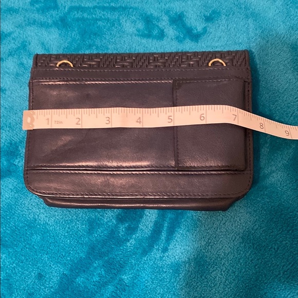 Elegant Black Wallet with Premium Leather Finish - Picture 9 of 10